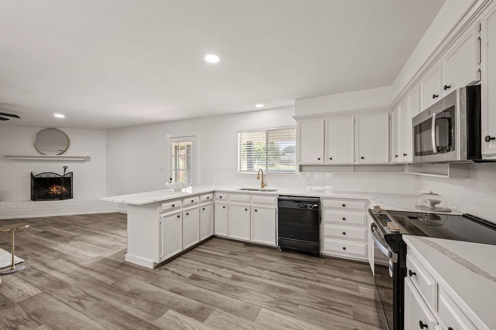 103 Park Trail Place, Joshua, TX 76058 — photo 4