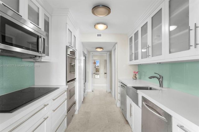 19667 Turnberry Way 14E, Aventura, FL 33180