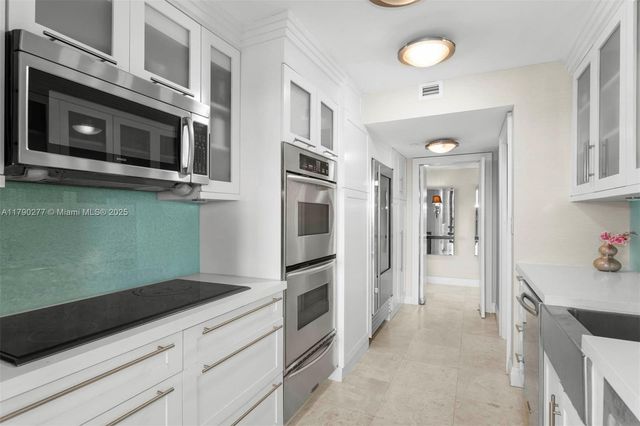 19667 Turnberry Way 14E, Aventura, FL 33180