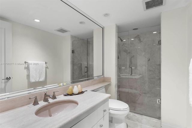 19667 Turnberry Way 14E, Aventura, FL 33180