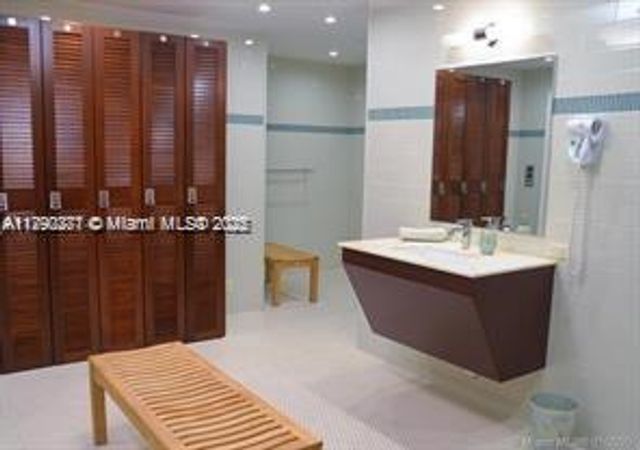 19667 Turnberry Way 14E, Aventura, FL 33180