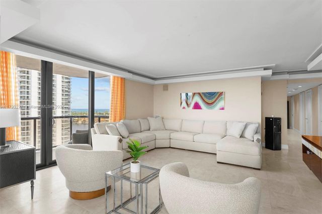 19667 Turnberry Way 14E, Aventura, FL 33180