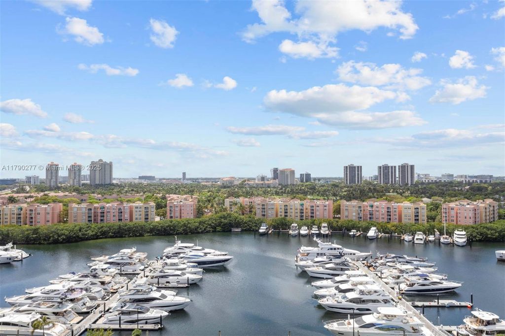 19667 Turnberry Way 14E, Aventura, FL 33180