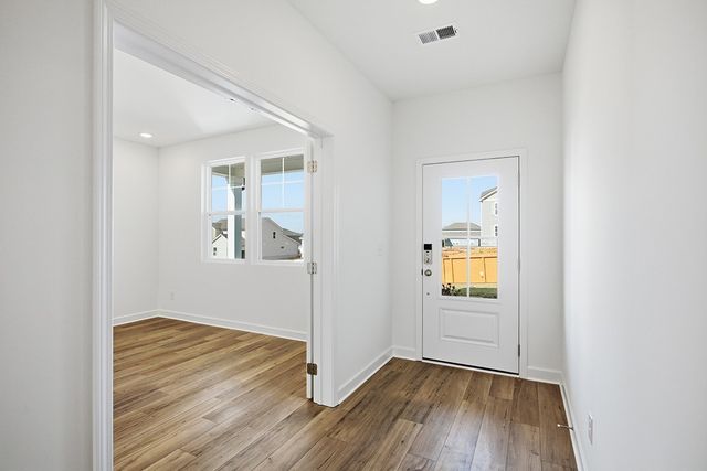 1307 Kristopher Dr, Lebanon, TN 37087