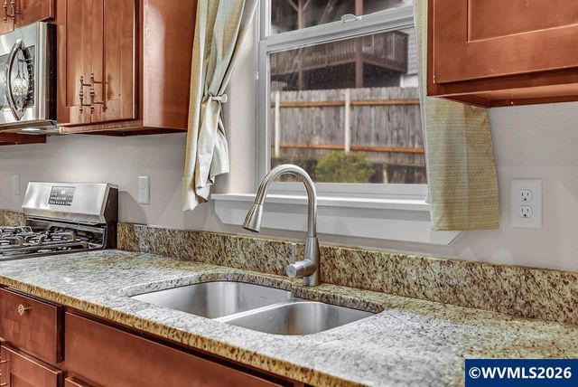 2652 Hoo Doo Dr NW, Salem, OR 97304