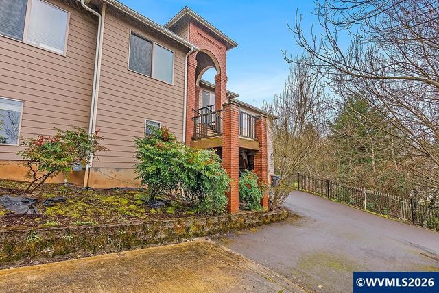 2652 Hoo Doo Dr NW, Salem, OR 97304