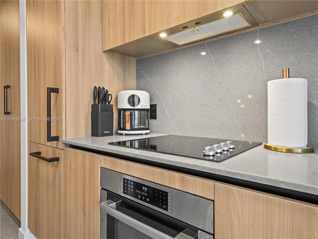 121 NE 5th Street 504, Miami, FL 33132