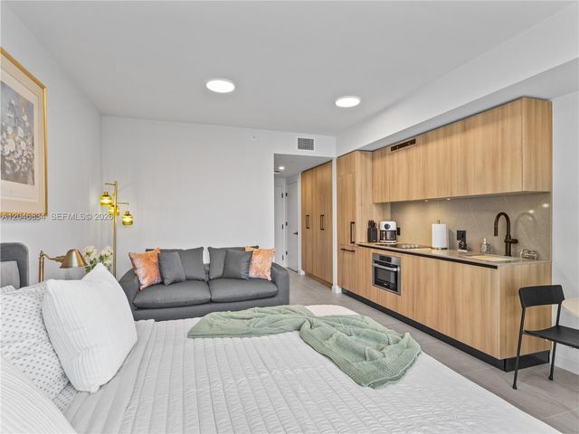 121 NE 5th Street 504, Miami, FL 33132
