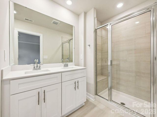 9016 Foggy Brook Loop, Charlotte, NC 28216