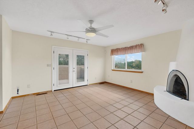 279 Loma Entrada, Santa Fe, NM 87501