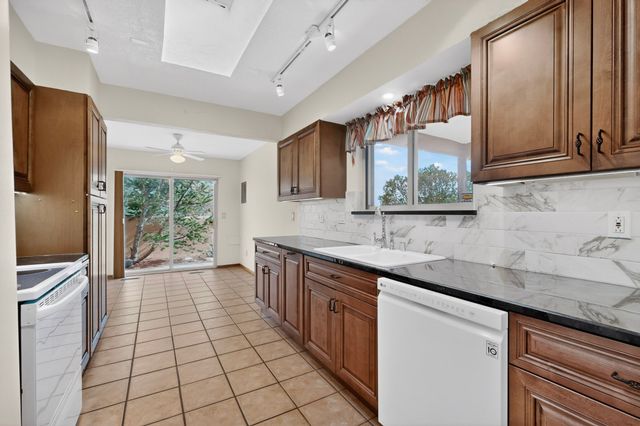 279 Loma Entrada, Santa Fe, NM 87501