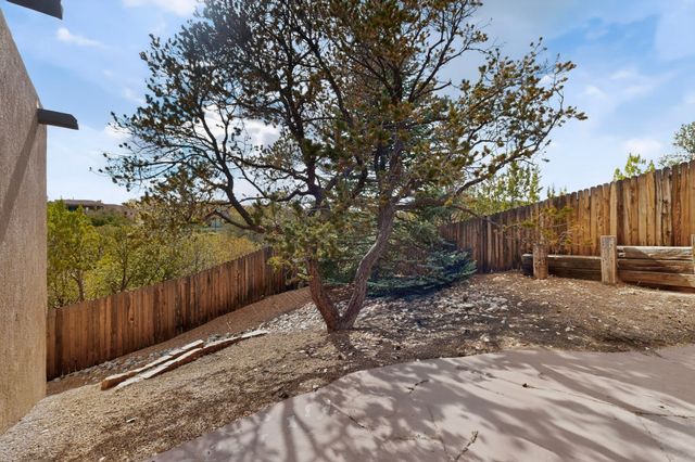 279 Loma Entrada, Santa Fe, NM 87501