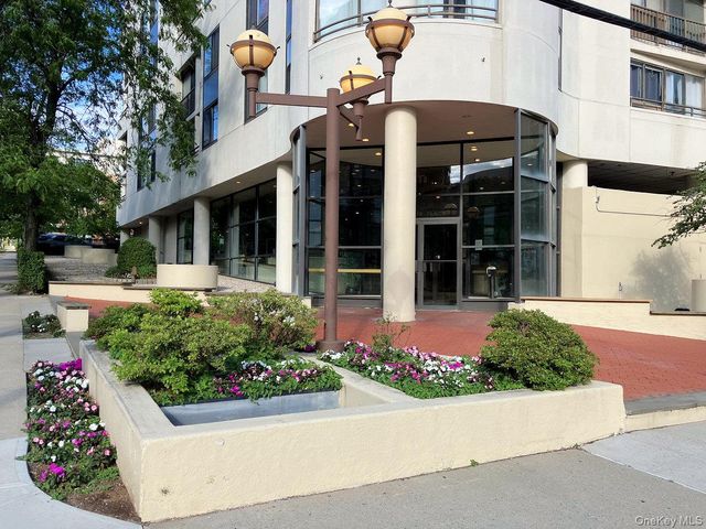 10 Cottage Place 2E, White Plains, NY 10601
