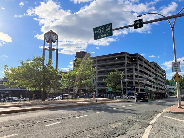 10 Cottage Place 2E, White Plains, NY 10601