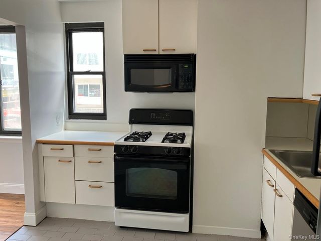 10 Cottage Place 2E, White Plains, NY 10601