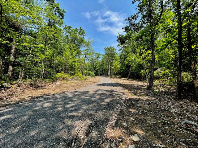 5 Pine Woods Ln, Sterling, MA 01564