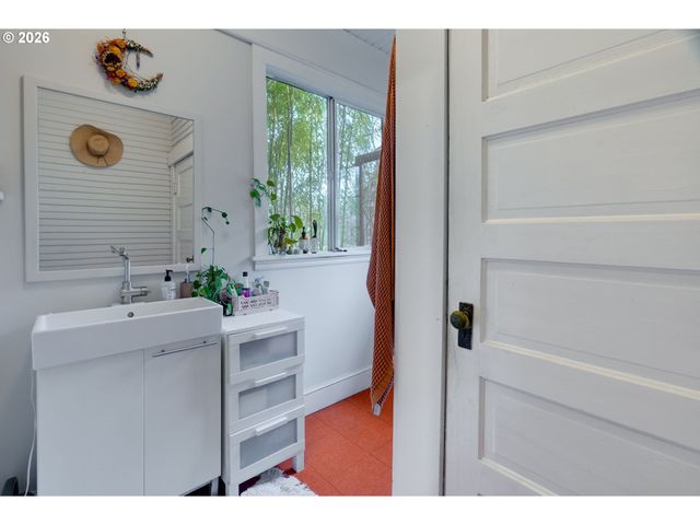 4136 Ne 10TH Ave, Portland, OR 97211