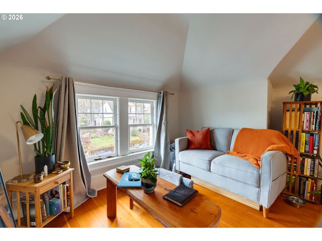 4136 Ne 10TH Ave, Portland, OR 97211