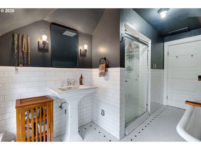 4136 Ne 10TH Ave, Portland, OR 97211