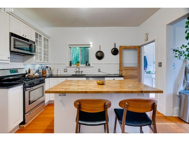 4136 Ne 10TH Ave, Portland, OR 97211