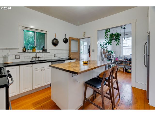 4136 Ne 10TH Ave, Portland, OR 97211