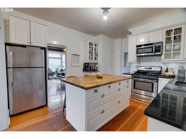 4136 Ne 10TH Ave, Portland, OR 97211