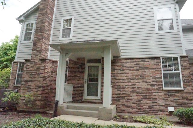 108 Woodview Court, Glen Ellyn, IL 60137