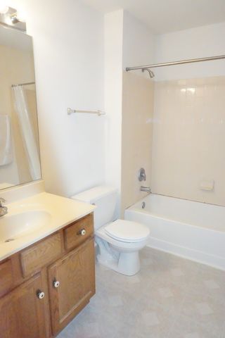 108 Woodview Court, Glen Ellyn, IL 60137