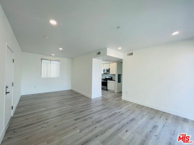 14612 Calvert Street 202, Van Nuys, CA 91411