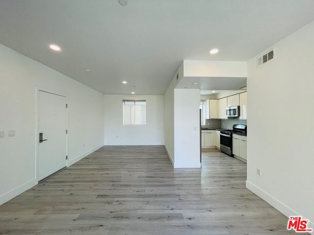 14612 Calvert Street 202, Van Nuys, CA 91411