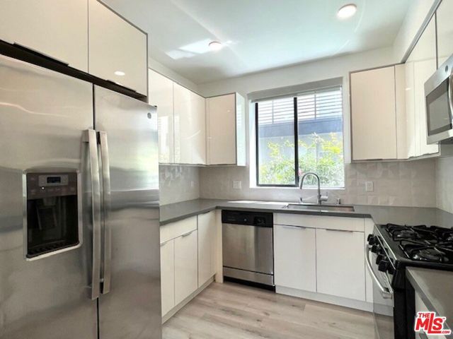 14612 Calvert Street 202, Van Nuys, CA 91411