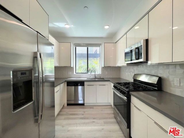 14612 Calvert Street 202, Van Nuys, CA 91411