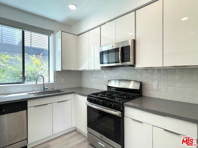 14612 Calvert Street 202, Van Nuys, CA 91411