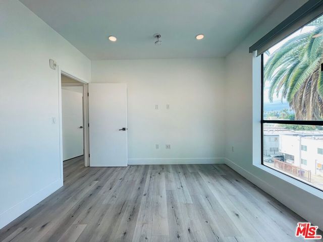 14612 Calvert Street 202, Van Nuys, CA 91411