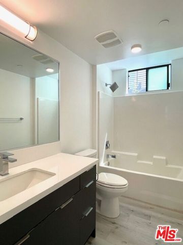 14612 Calvert Street 202, Van Nuys, CA 91411