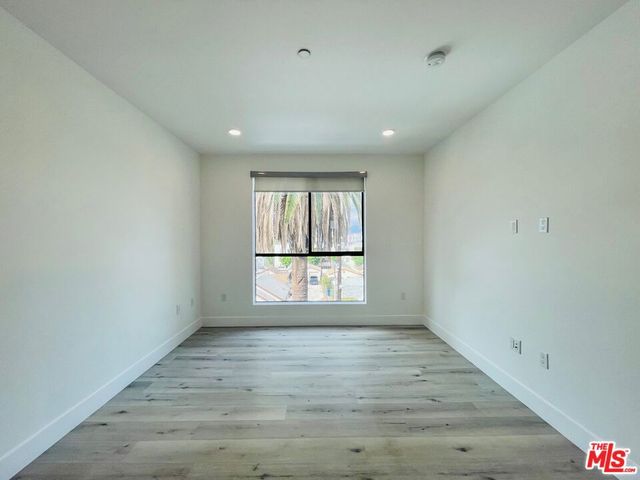 14612 Calvert Street 202, Van Nuys, CA 91411