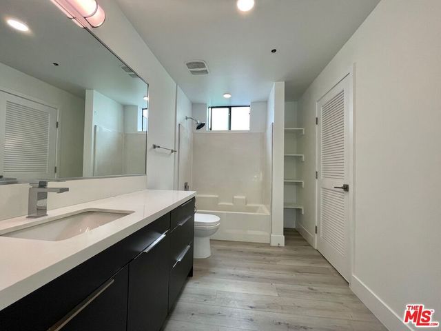 14612 Calvert Street 202, Van Nuys, CA 91411