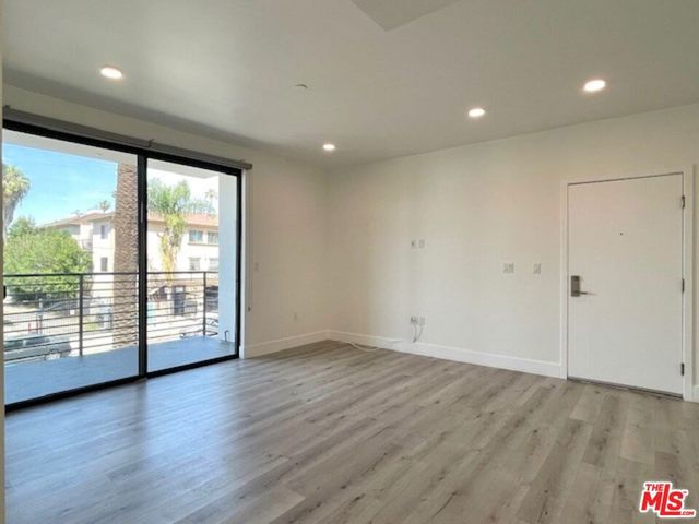 14612 Calvert Street 202, Van Nuys, CA 91411