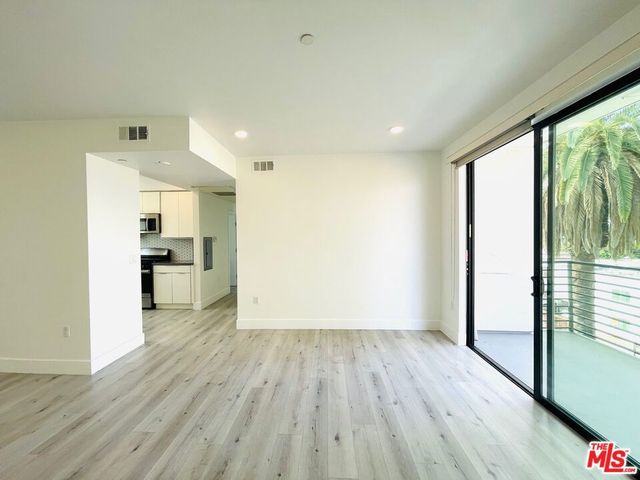 14612 Calvert Street 202, Van Nuys, CA 91411