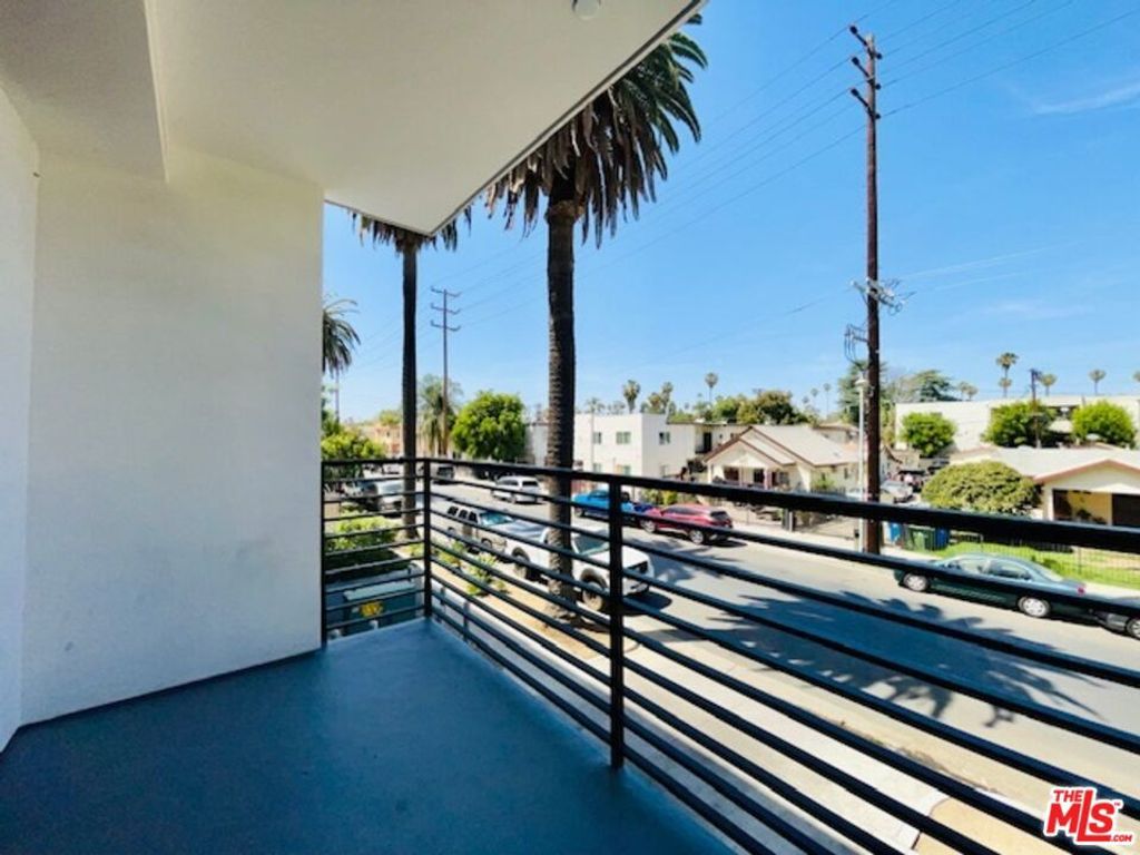 14612 Calvert Street 202, Van Nuys, CA 91411