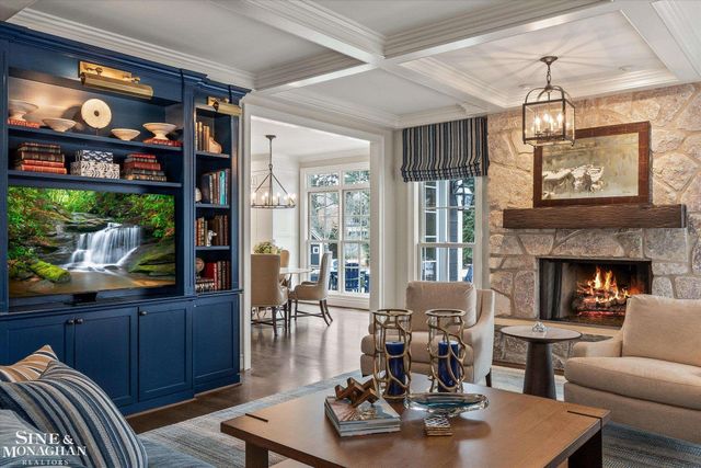 223 Cloverly Road, Grosse Pointe Farms, MI 48236