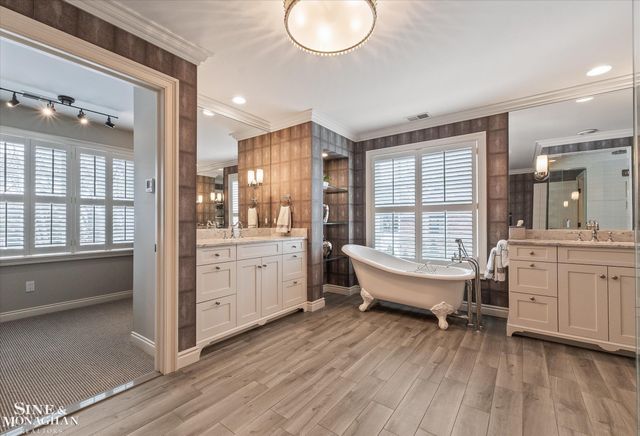 223 Cloverly Road, Grosse Pointe Farms, MI 48236