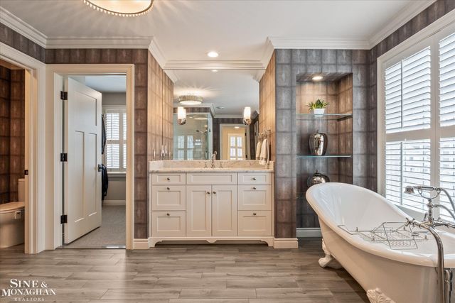 223 Cloverly Road, Grosse Pointe Farms, MI 48236