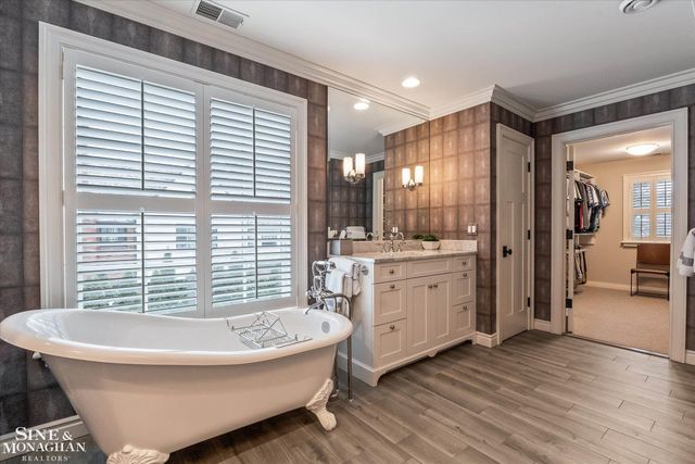 223 Cloverly Road, Grosse Pointe Farms, MI 48236