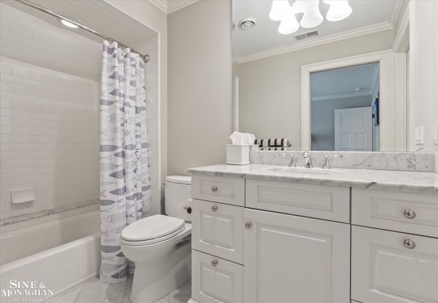 223 Cloverly Road, Grosse Pointe Farms, MI 48236