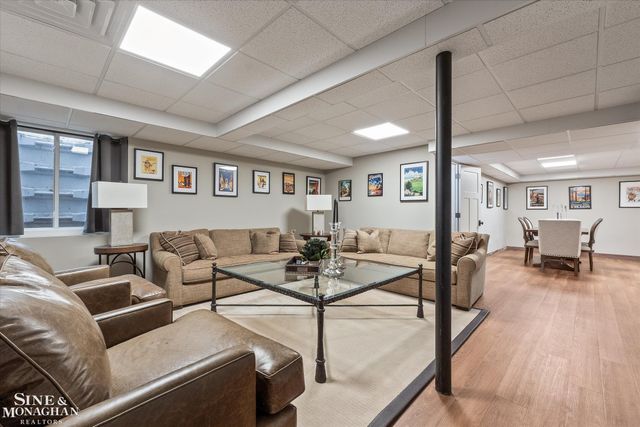 223 Cloverly Road, Grosse Pointe Farms, MI 48236