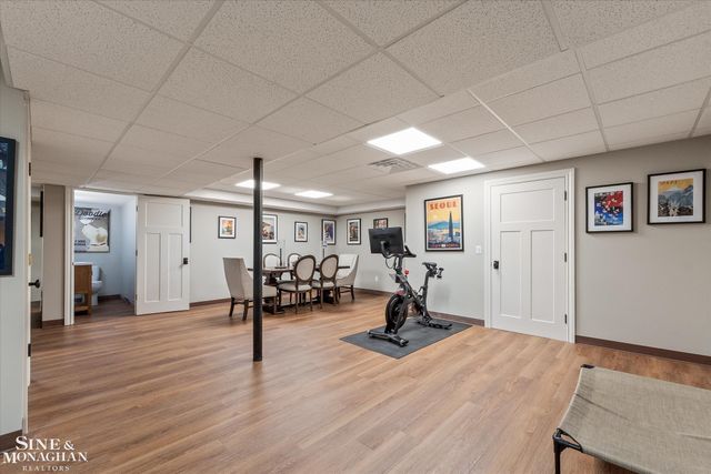 223 Cloverly Road, Grosse Pointe Farms, MI 48236