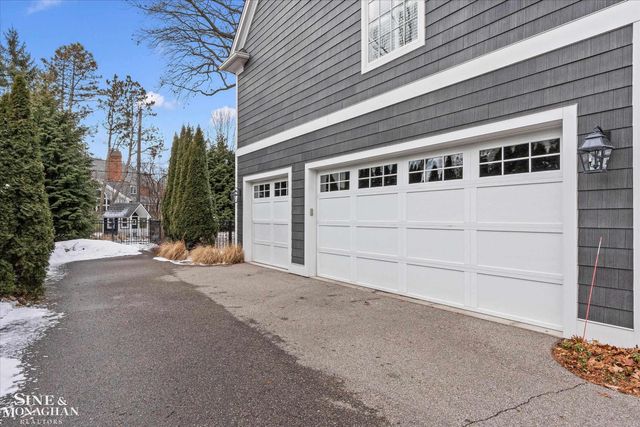 223 Cloverly Road, Grosse Pointe Farms, MI 48236