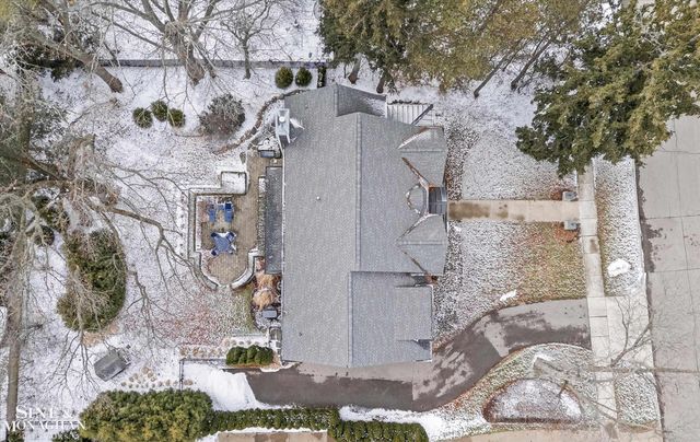 223 Cloverly Road, Grosse Pointe Farms, MI 48236