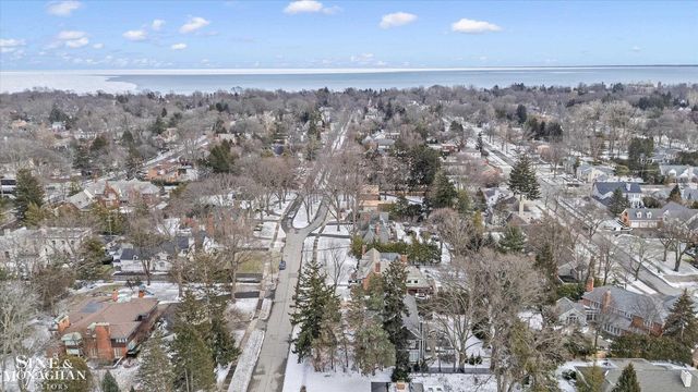 223 Cloverly Road, Grosse Pointe Farms, MI 48236